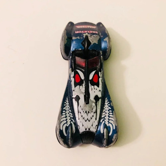 Hot Wheels MOTU Phantastique Skeletor Diecast and Marvel Deadpool Character Car - Picture 5 of 16